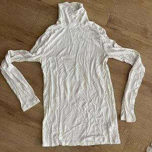 White long sleeve gap turtleneck